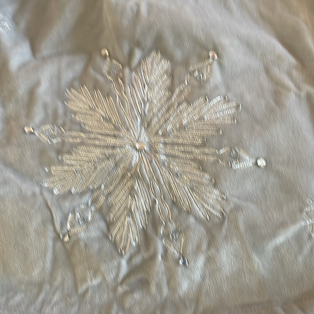 Christmas Tree skirt. - Picture 2 of 4